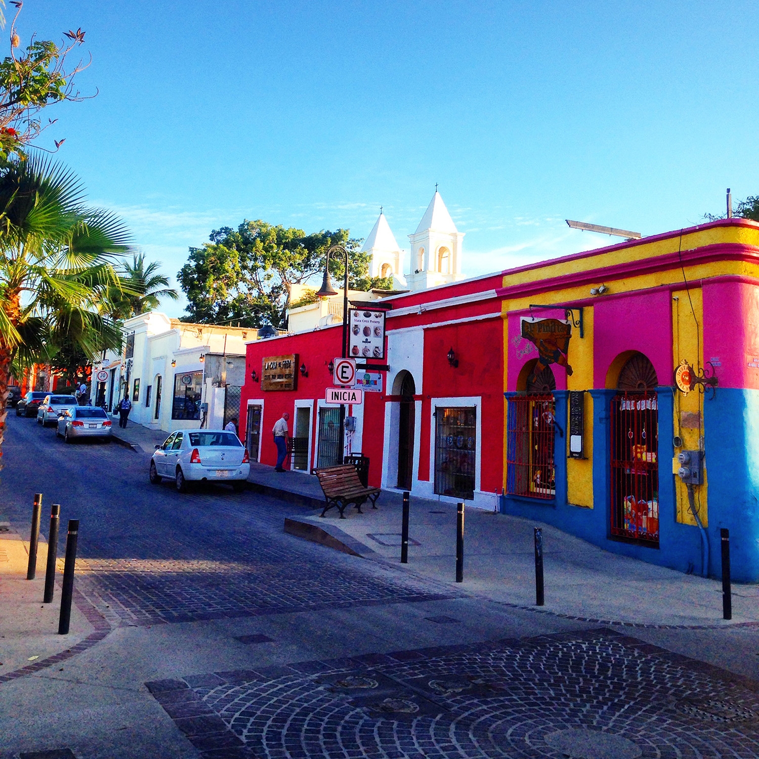 Vibrant building along the streets of San Jose Del Cabo 