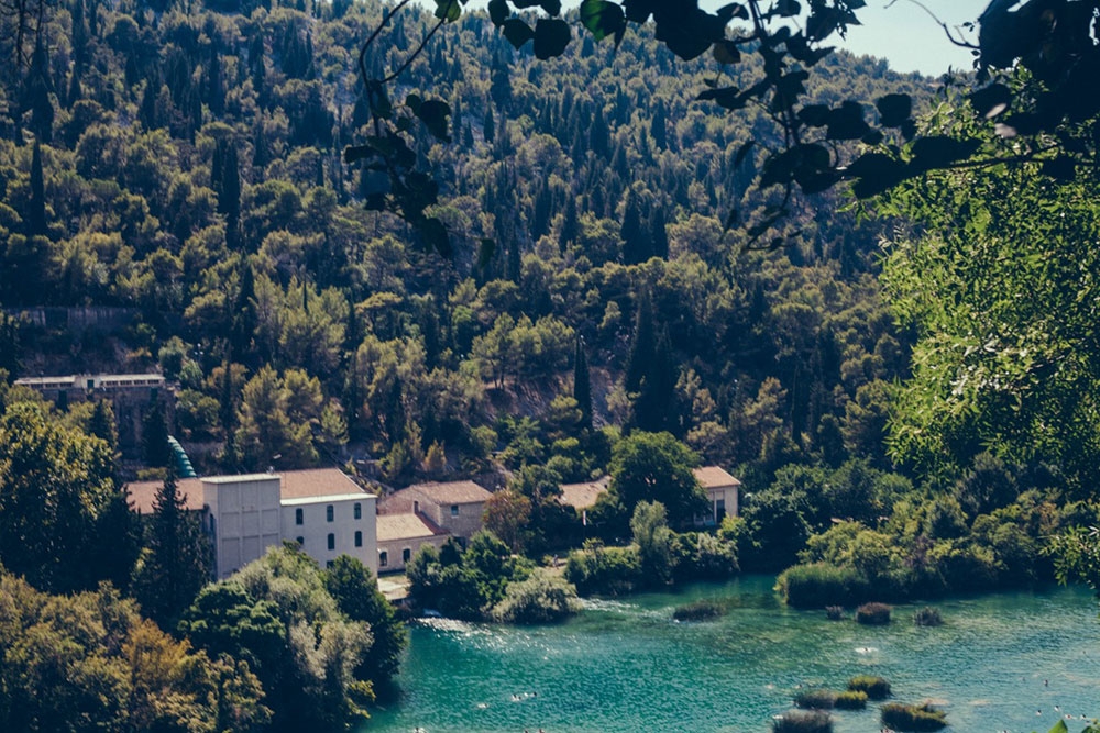 Green hills and turquoise waters in Krka National Park – Split 